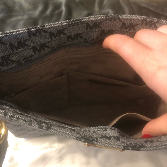 MICHAEL KORS CROSSBODY BAG - Picture 3 of 3